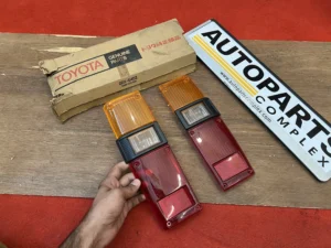 Hilux pickup Rn30 Rn40 Ln40 Rn36 Ln46 taillight lenses NOS OEM pair (2)