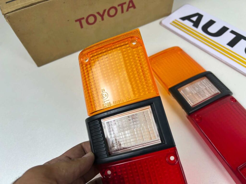 Hilux pickup Rn30 Rn40 Ln40 Rn36 Ln46 taillight lenses NOS OEM pair (3)
