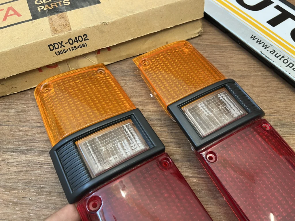 Hilux pickup Rn30 Rn40 Ln40 Rn36 Ln46 taillight lenses NOS OEM pair (3)