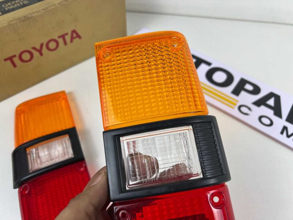 Hilux pickup Rn30 Rn40 Ln40 Rn36 Ln46 taillight lenses NOS OEM pair (5)