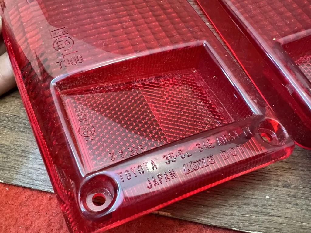 Hilux pickup Rn30 Rn40 Ln40 Rn36 Ln46 taillight lenses NOS OEM pair (5)