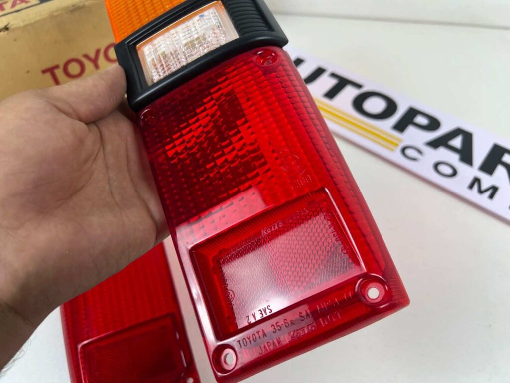 Hilux pickup Rn30 Rn40 Ln40 Rn36 Ln46 taillight lenses NOS OEM pair (6)