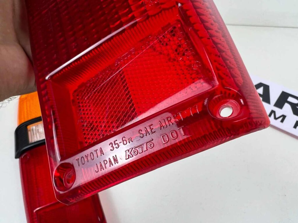 Hilux pickup Rn30 Rn40 Ln40 Rn36 Ln46 taillight lenses NOS OEM pair (7)