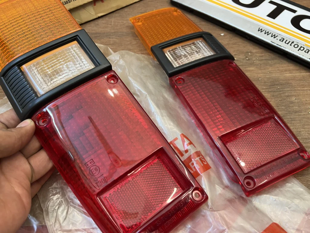 Hilux pickup Rn30 Rn40 Ln40 Rn36 Ln46 taillight lenses NOS OEM pair (9)