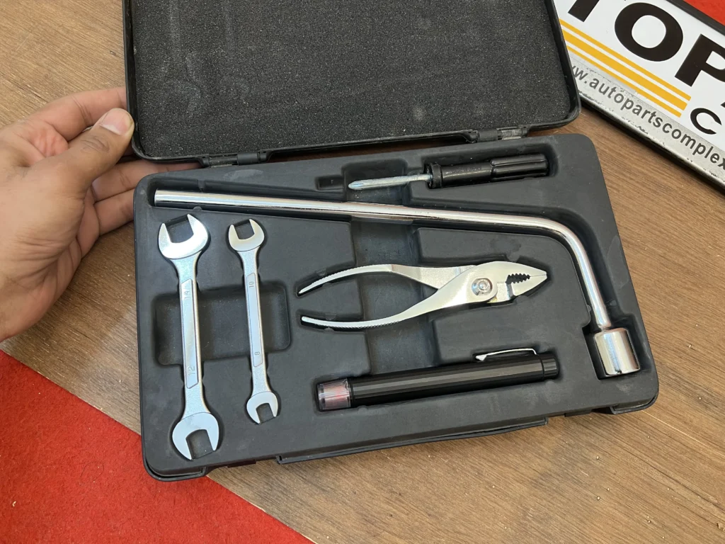 OEM universal car spare tool kit with box (3)