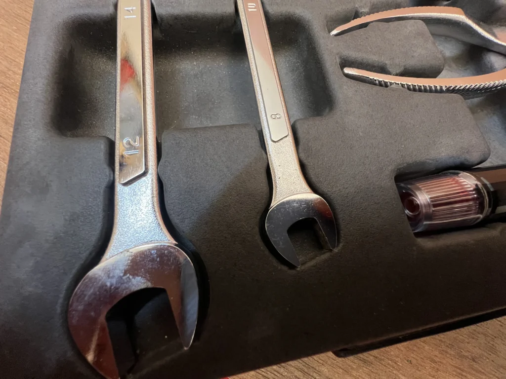 OEM universal car spare tool kit with box (5)