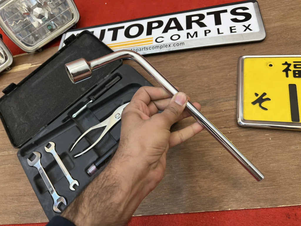 OEM universal car spare tool kit with box (8)