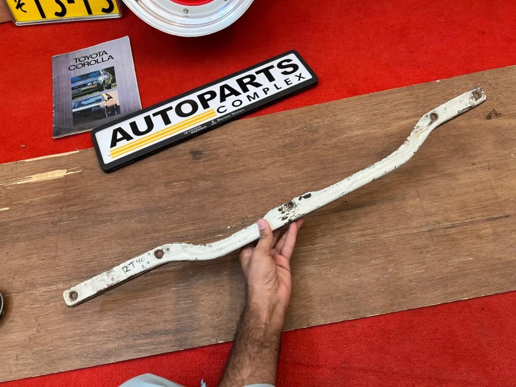 Rt40 Rt41 Rt46 Rt51 Corona Lower Radiator Support Assembly (1)