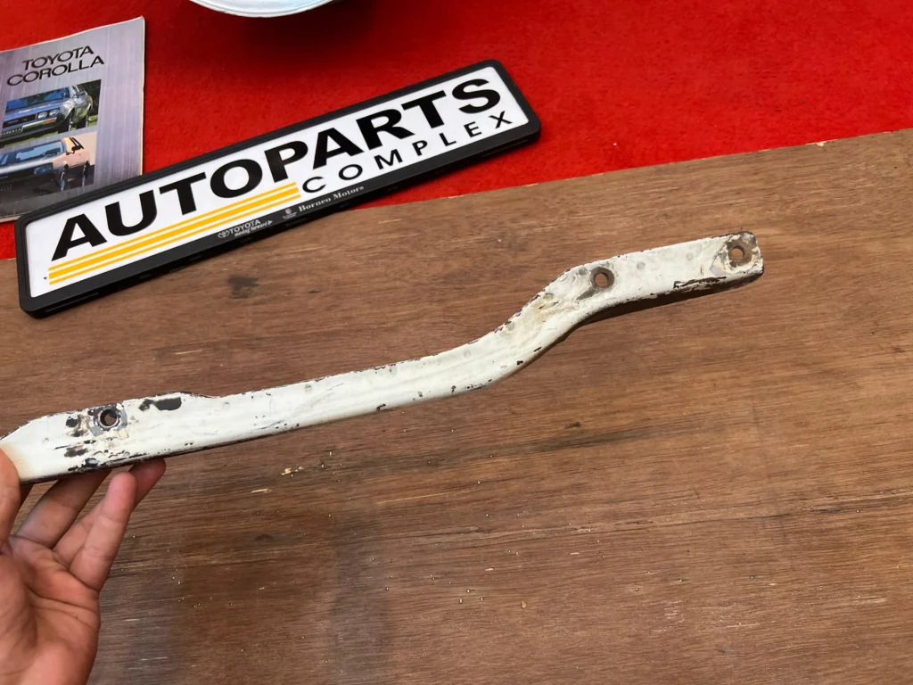 Rt40 Rt41 Rt46 Rt51 Corona Lower Radiator Support Assembly (2)