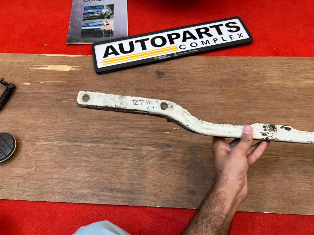 Rt40 Rt41 Rt46 Rt51 Corona Lower Radiator Support Assembly (3)