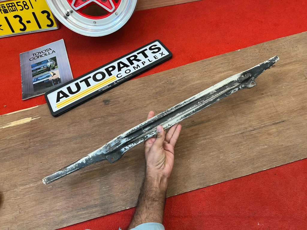 Rt40 Rt41 Rt46 Rt51 Corona Lower Radiator Support Assembly (4)