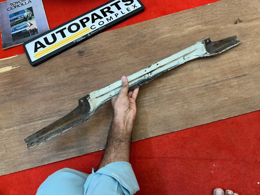 Rt40 Rt41 Rt46 Rt51 Corona Lower Radiator Support Assembly (5)