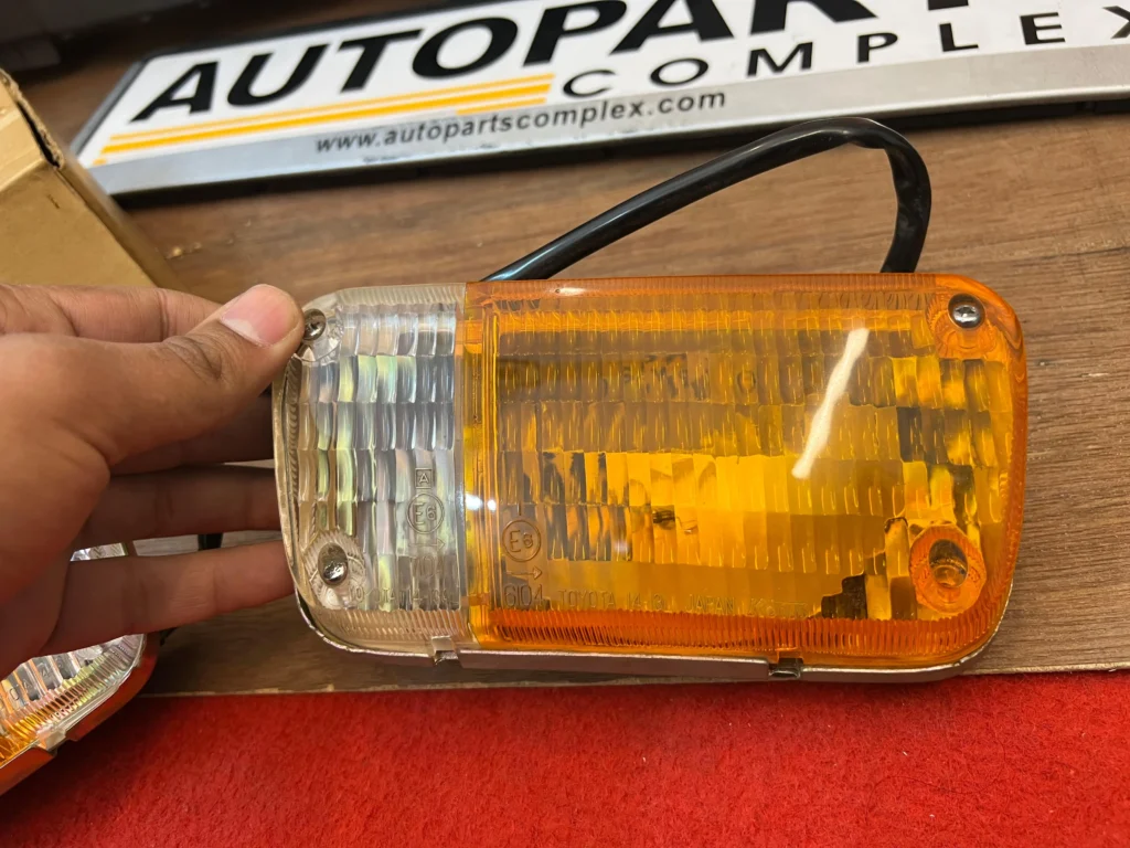 Toyota Carina 1971 1972 1973 front bumper indicators (8)