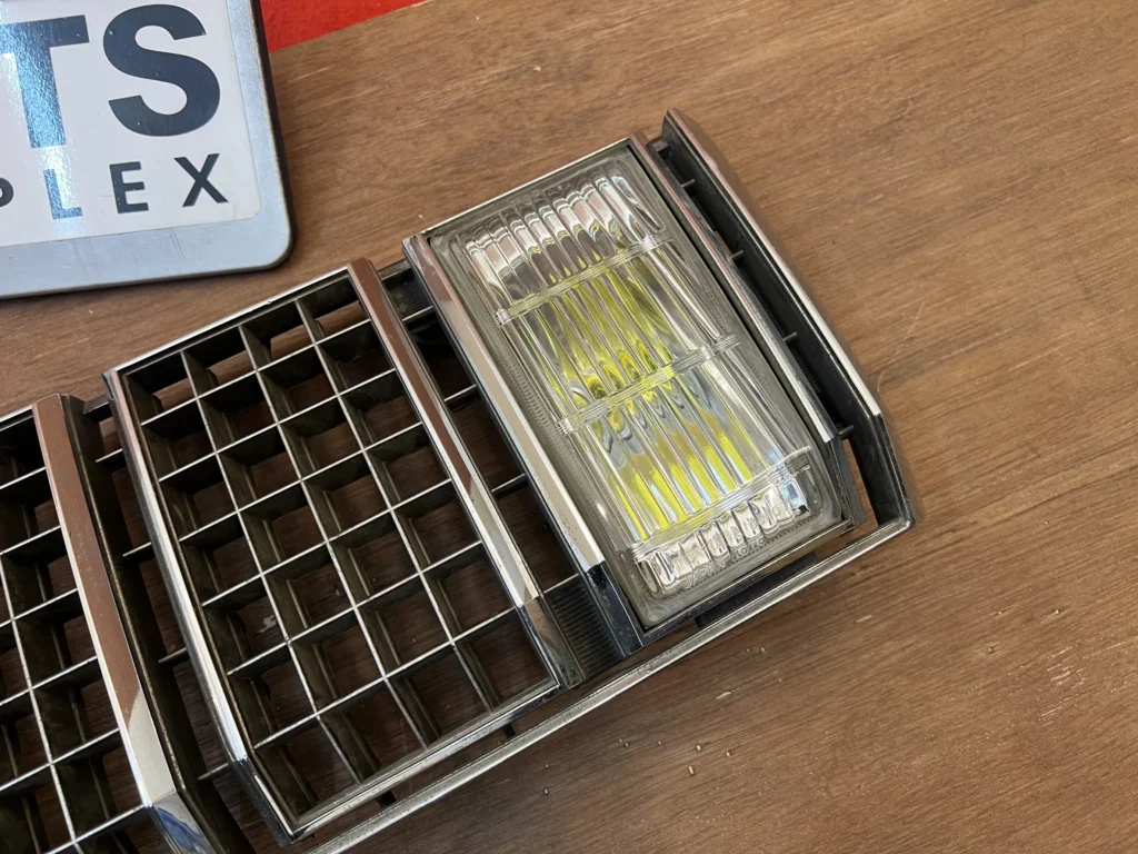 Toyota crown ms125 ms120 front grille (5)