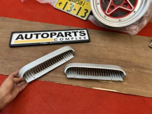 Corolla 1971 - 1974 ke20 Te27 wiper cowl vents pair (2)