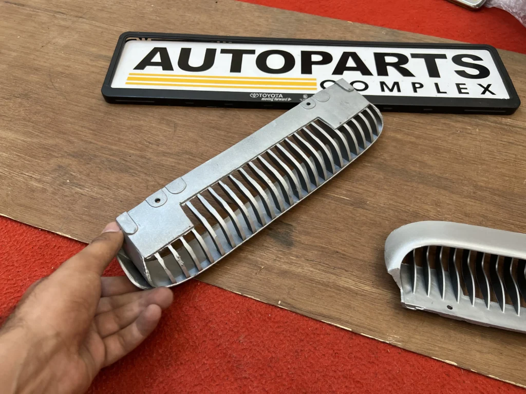 Corolla 1971 - 1974 ke20 Te27 wiper cowl vents pair (5)