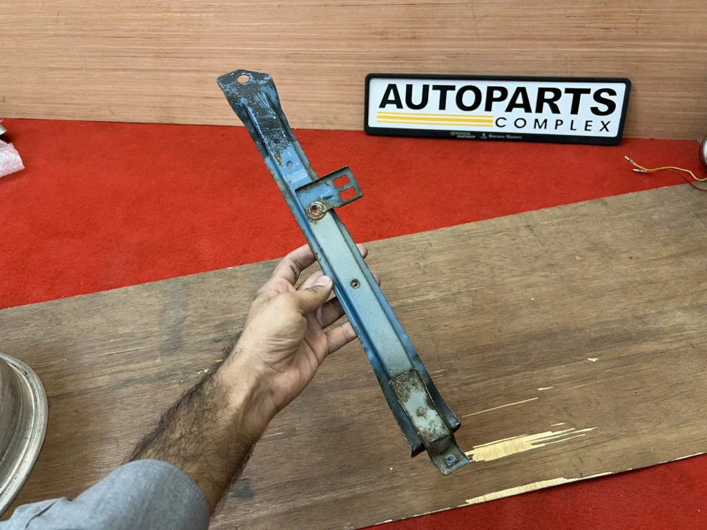 Corolla 1975 - 1979 ke30 te30 bonnet, grille and apron support assy (2)