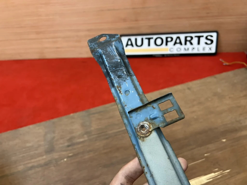 Corolla 1975 - 1979 ke30 te30 bonnet, grille and apron support assy (4)