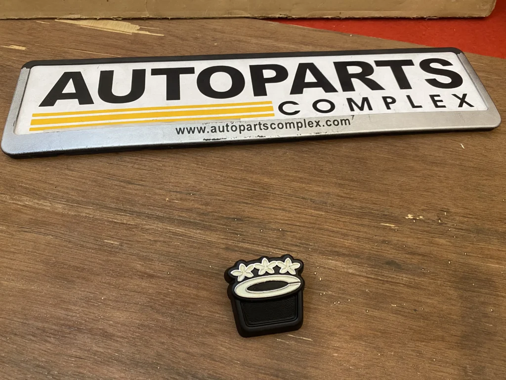 Corolla 1976 ke30 Ke35 Ke36 grille badge (2)