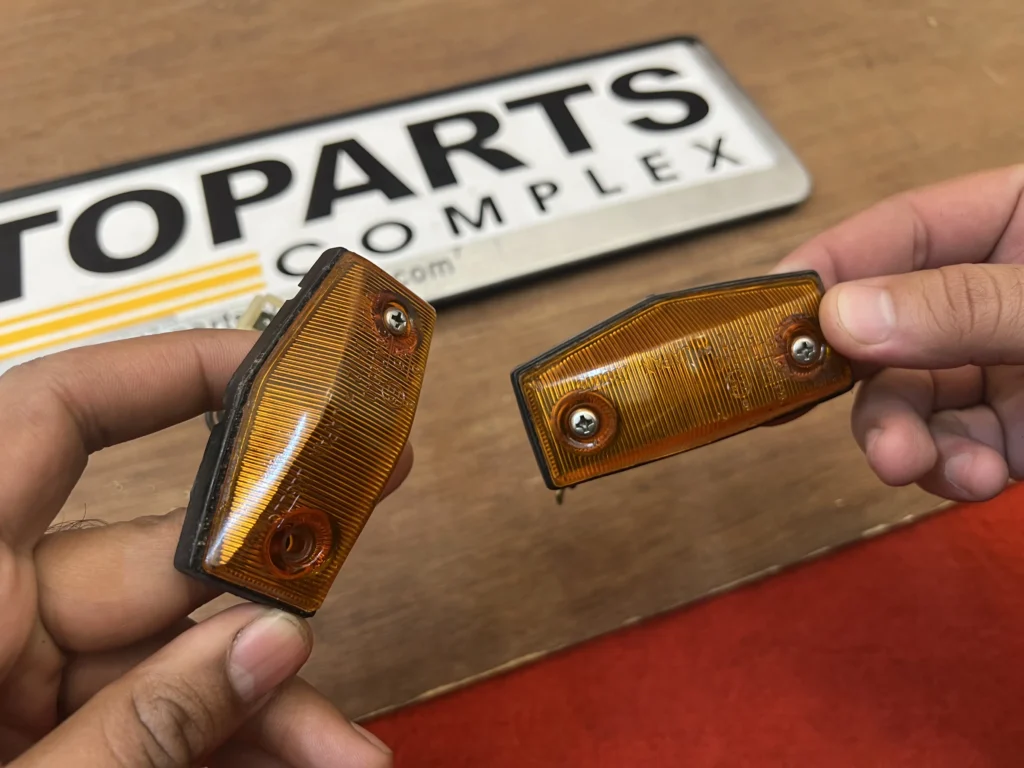 Corolla 1980 1981 1982 1983 ke70 Ae71 Ae72 fender indicators OEM used pair (1)