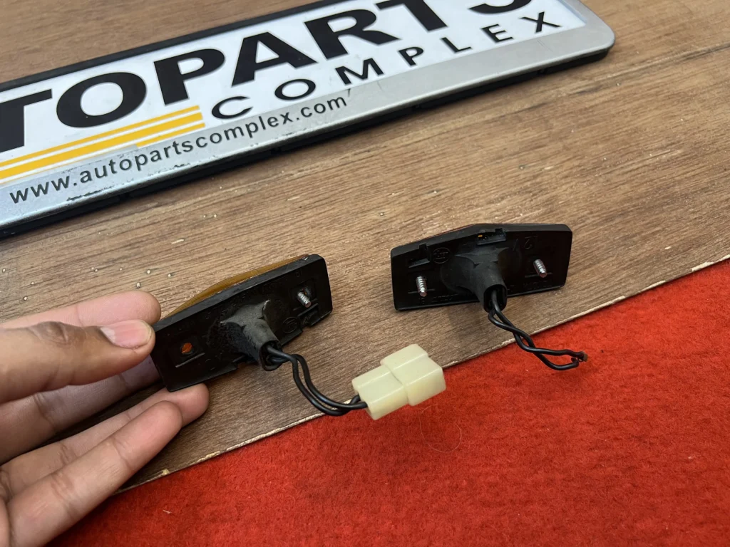 Corolla 1980 1981 1982 1983 ke70 Ae71 Ae72 fender indicators OEM used pair (2)