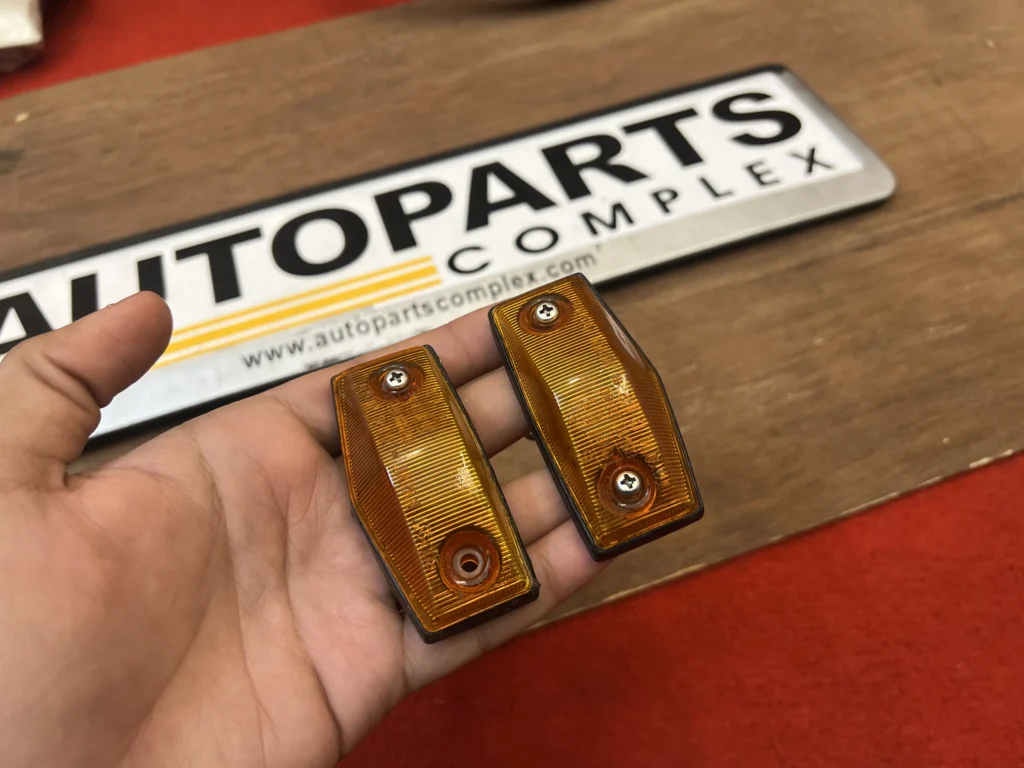 Corolla 1980 1981 1982 1983 ke70 Ae71 Ae72 fender indicators OEM used pair (4)