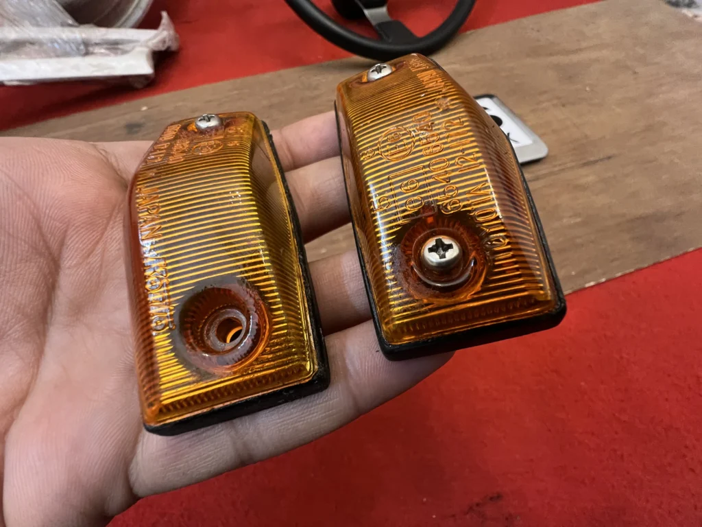 Corolla 1980 1981 1982 1983 ke70 Ae71 Ae72 fender indicators OEM used pair (6)