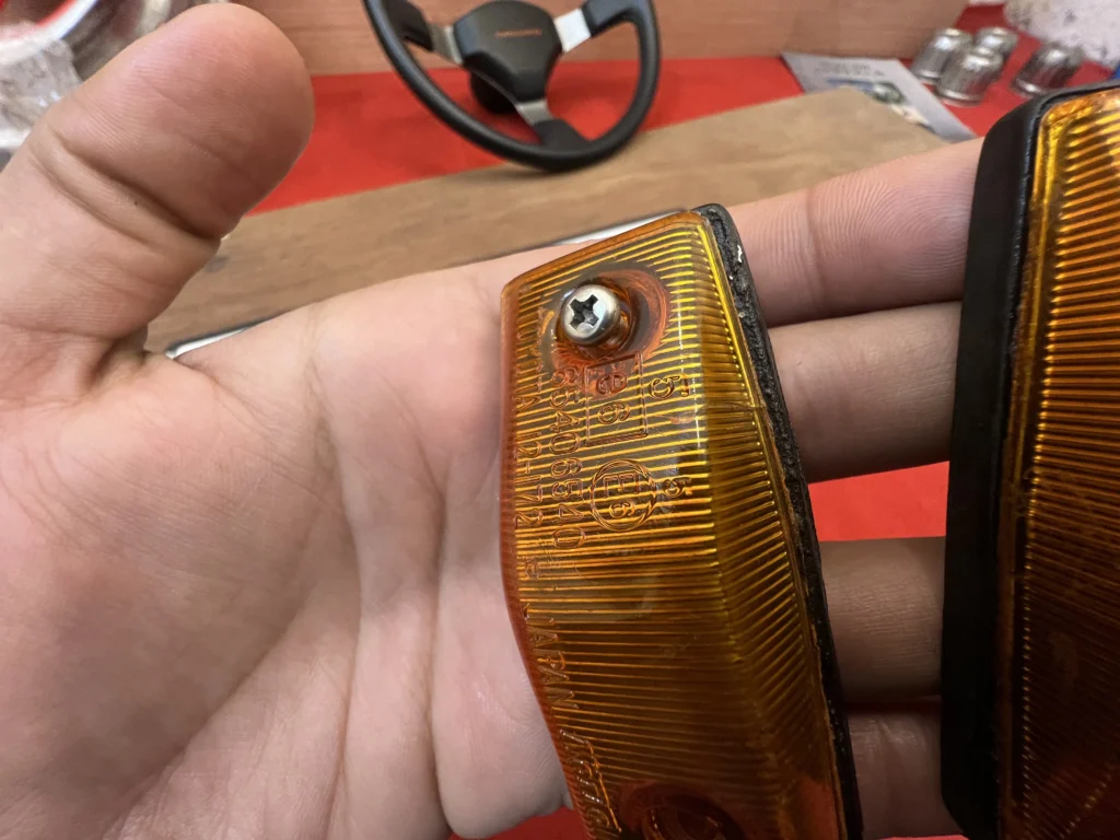 Corolla 1980 1981 1982 1983 ke70 Ae71 Ae72 fender indicators OEM used pair (7)