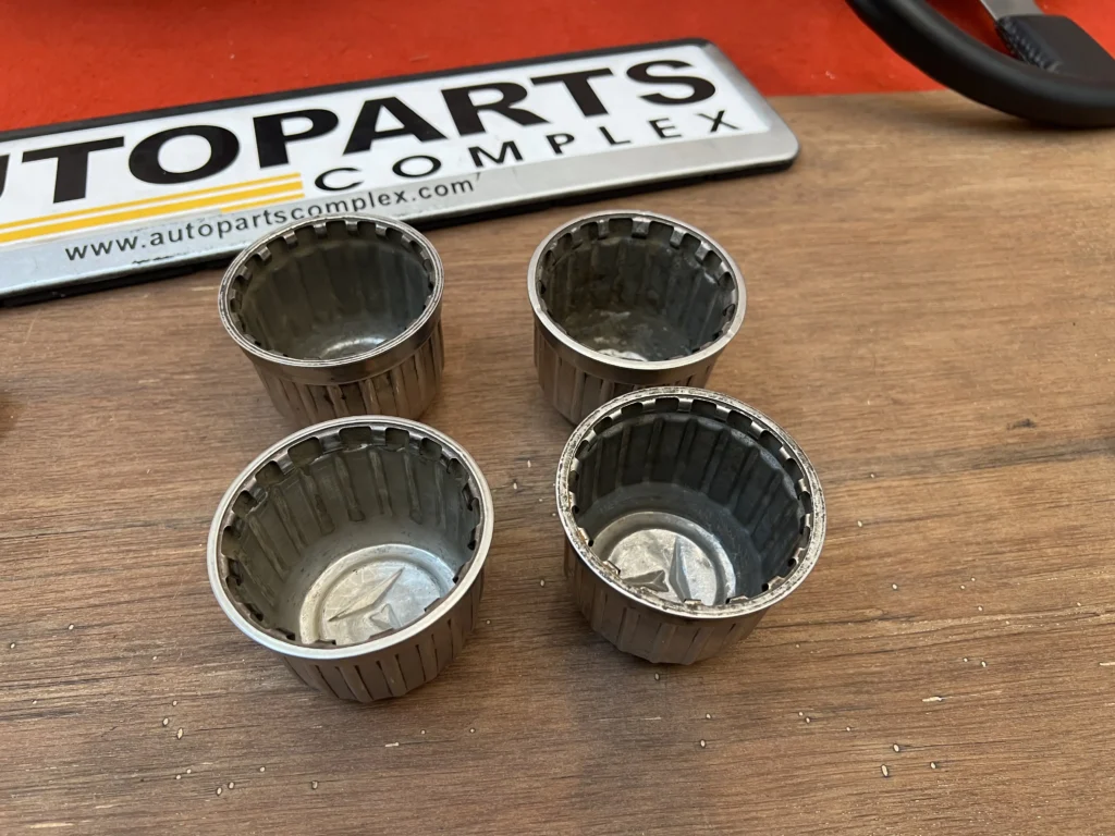 Corolla 1980 - 1983 Ke70 ae70 wheel center caps set of 4 (1)