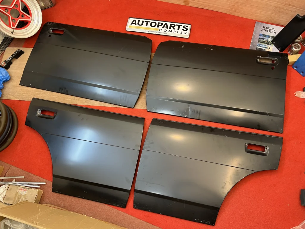 Corolla 1980 - 1983 sedanwagon door skins panels set (2)