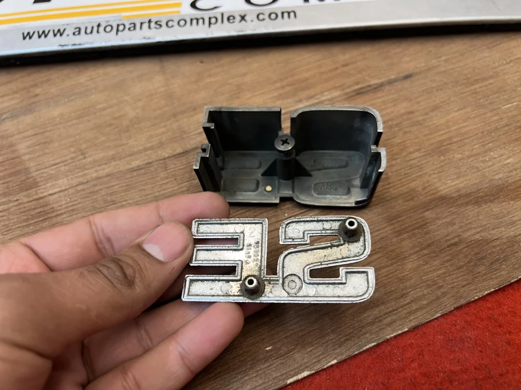 Corolla 1982 1983 JDM SE grille and trunk lid badges (1)