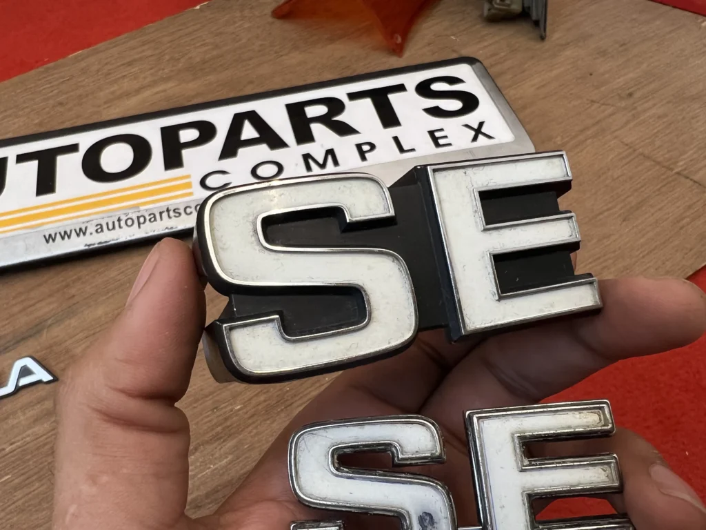 Corolla 1982 1983 JDM SE grille and trunk lid badges (3)