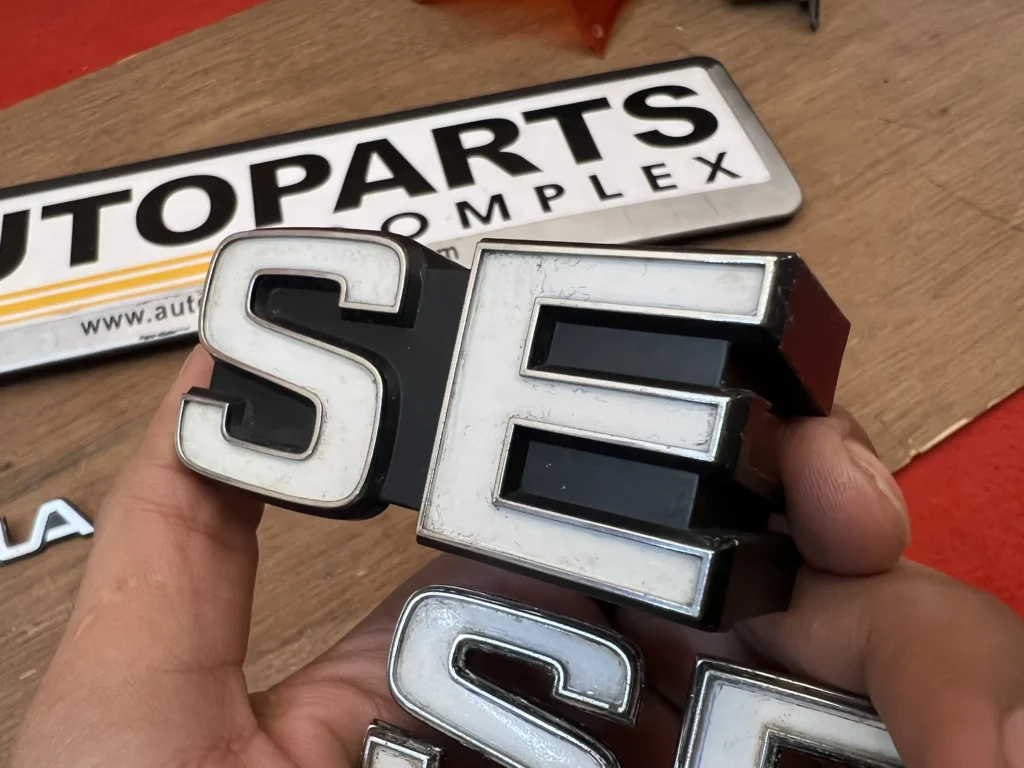 Corolla 1982 1983 JDM SE grille and trunk lid badges (4)