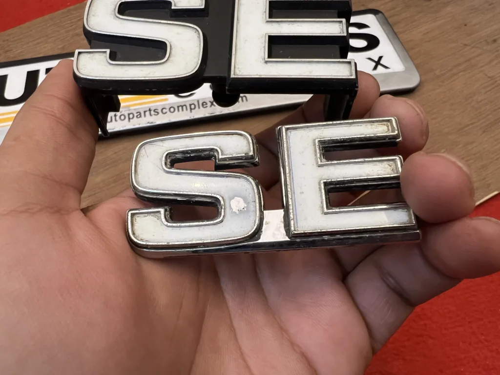 Corolla 1982 1983 JDM SE grille and trunk lid badges (5)