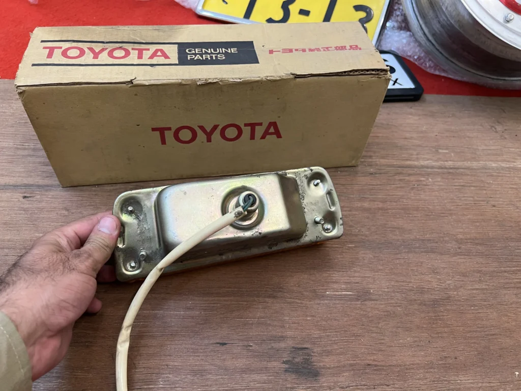 Corona 1970 1971 1972 Front bumper indicator left side (1)