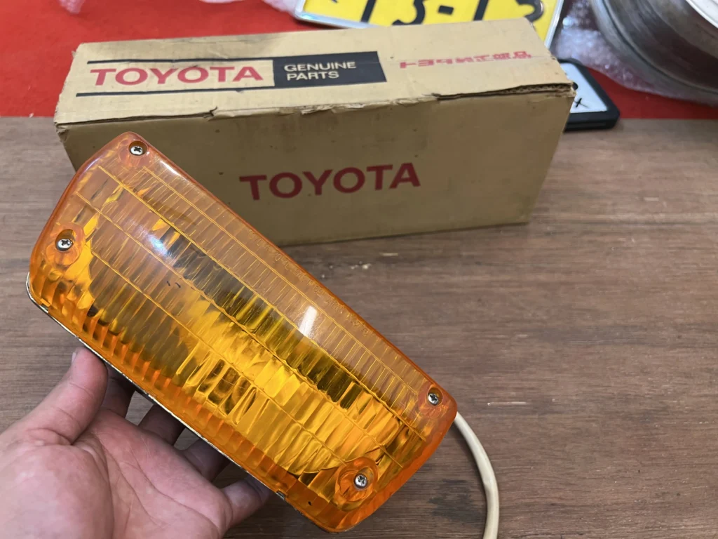 Corona 1970 1971 1972 Front bumper indicator left side (4)