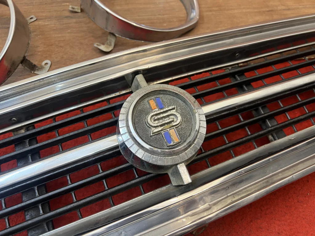 Datsun 1200 120y b110 GL grille with bezels set (12)