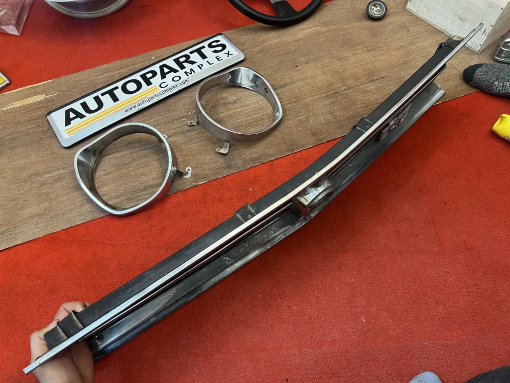 Datsun 1200 120y b110 GL grille with bezels set (14)