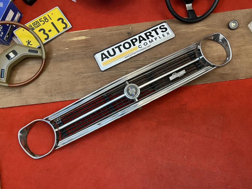 Datsun 1200 120y b110 GL grille with bezels set (2)