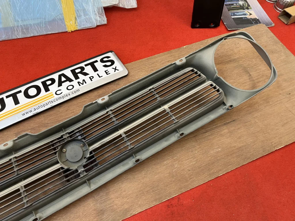 Datsun 1200 b110 120Y OEM front radiator grille (1)