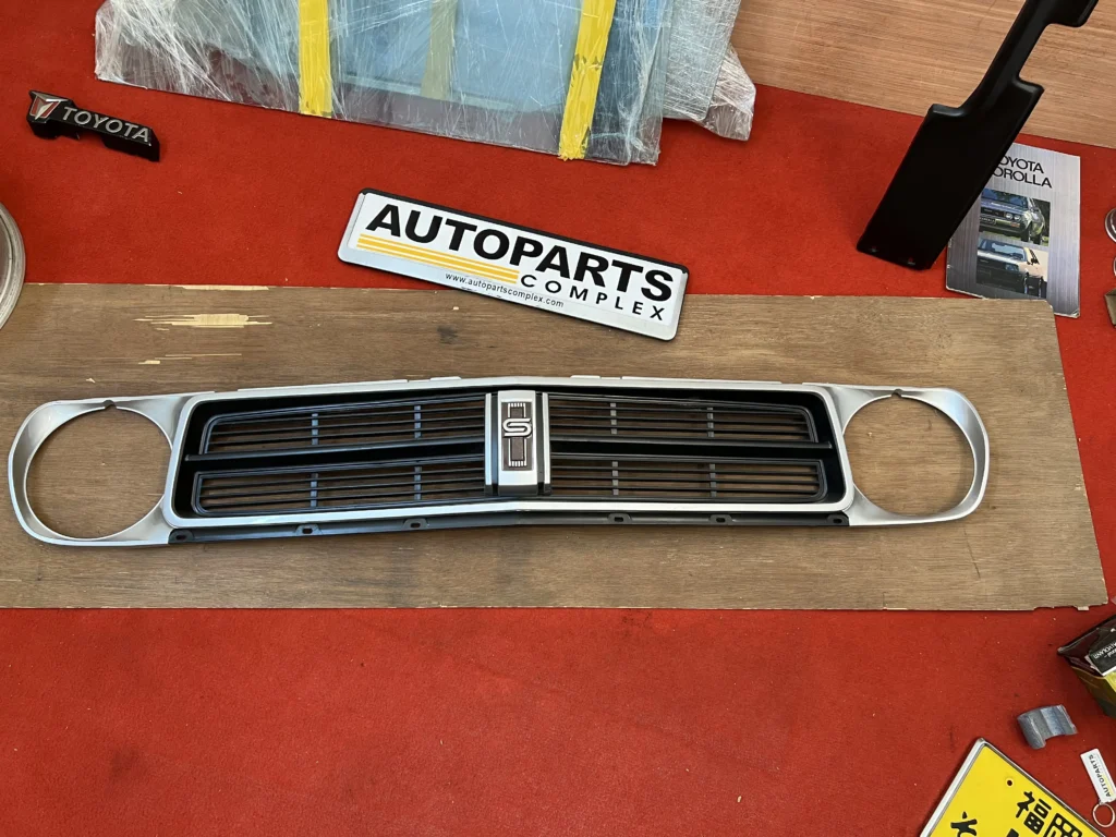 Datsun 1200 b110 120Y OEM front radiator grille (2)
