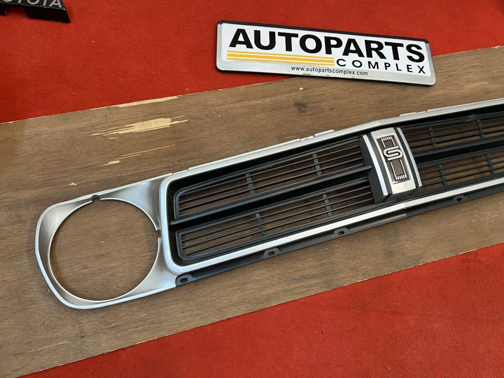 Datsun 1200 b110 120Y OEM front radiator grille (3)