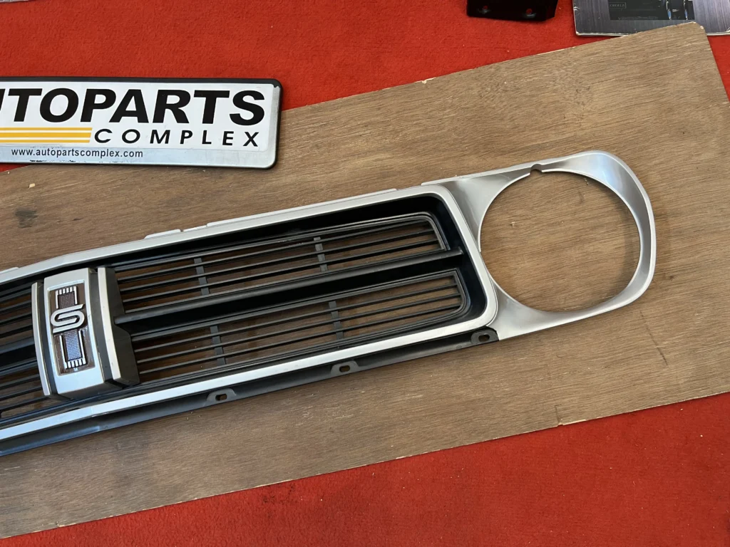 Datsun 1200 b110 120Y OEM front radiator grille (4)