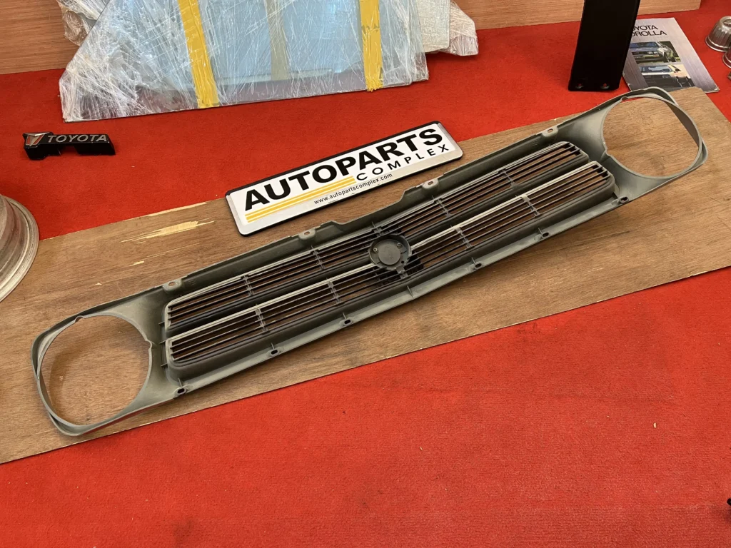 Datsun 1200 b110 120Y OEM front radiator grille (6)