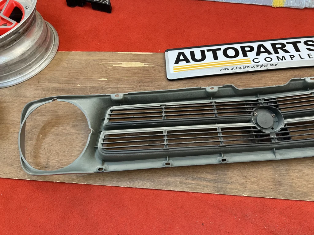 Datsun 1200 b110 120Y OEM front radiator grille (7)