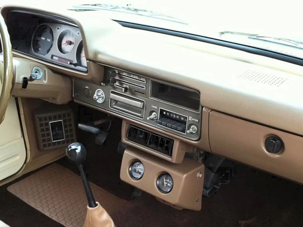 Hilux pickup 1979, 1980, 1981, 1982, 1983 AUX gauges console2