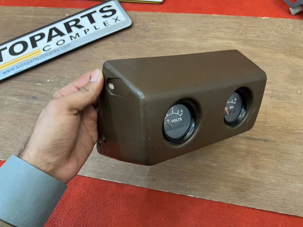 Hilux pickup 1979 - 1983 SR5 voltmeter (1)