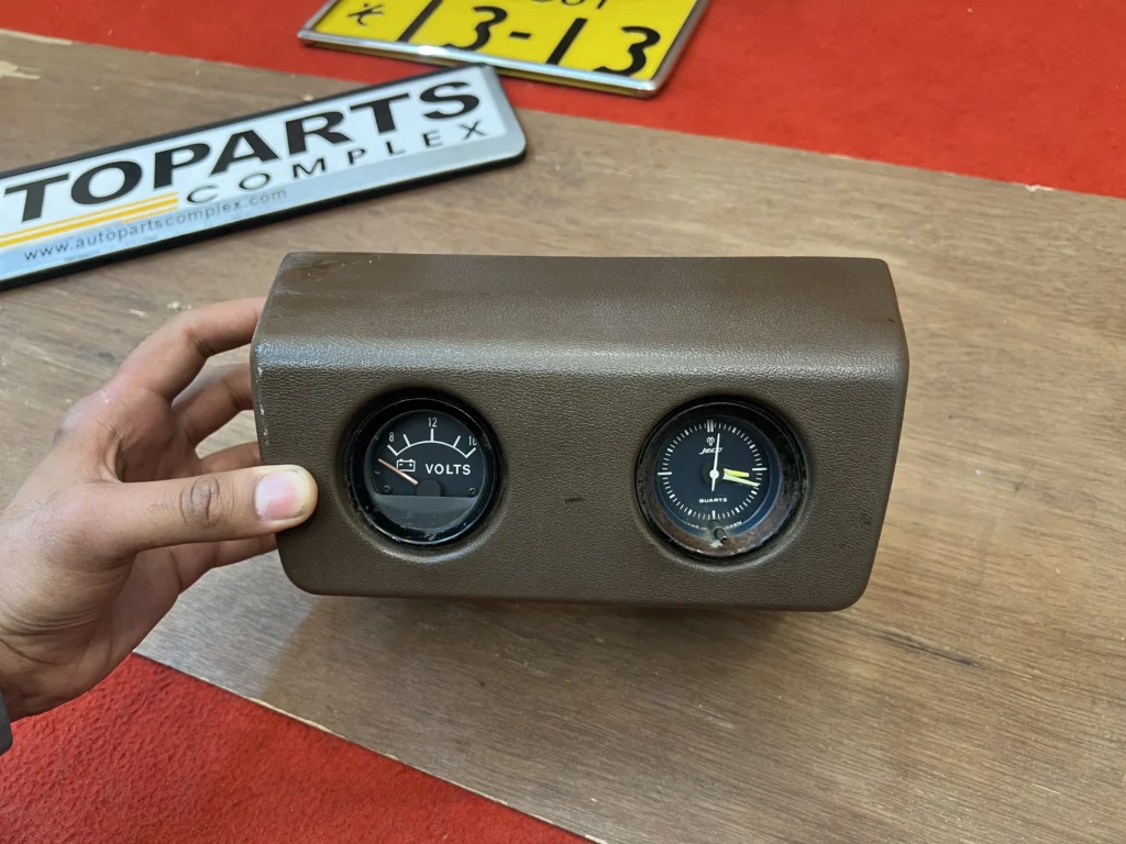 Hilux pickup 1979 - 1983 voltmeter (3)