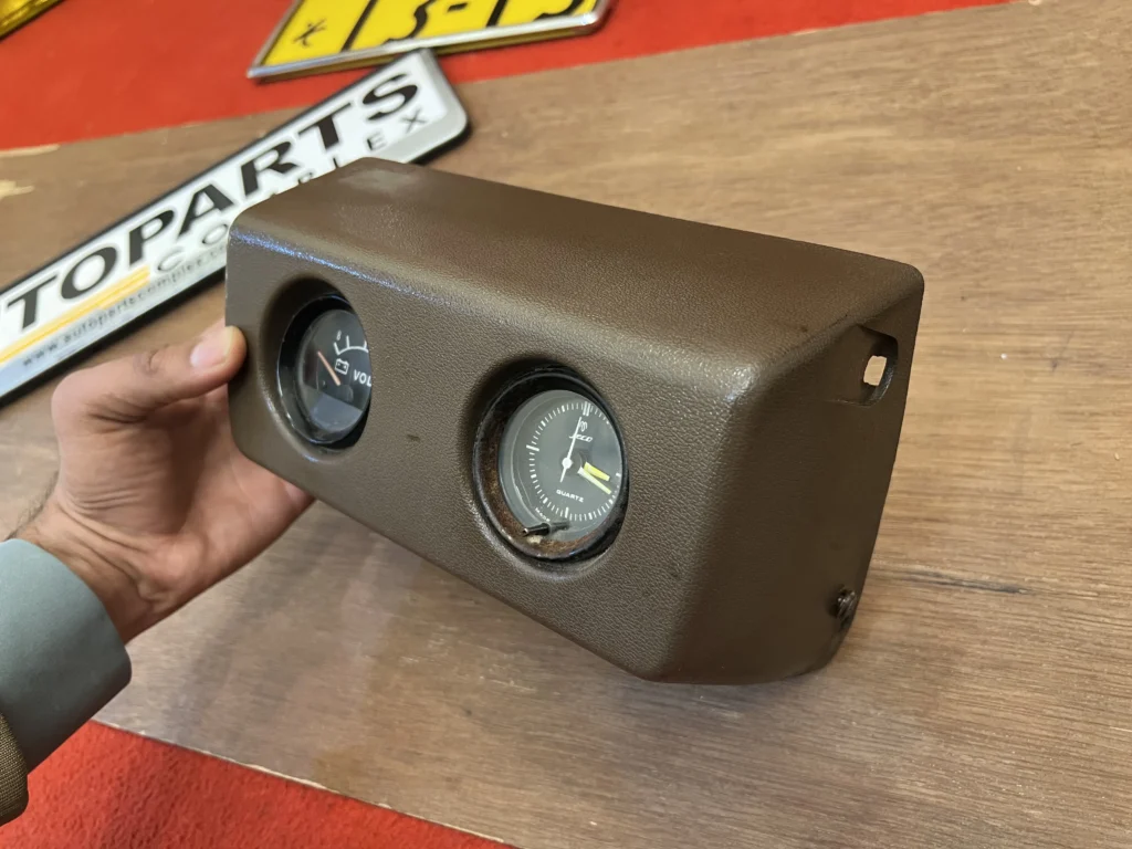 Hilux pickup 1979 - 1983 voltmeter (4)