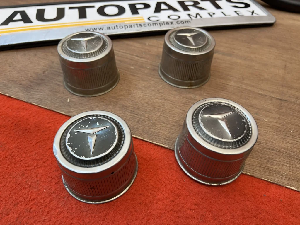 OEM Toyota center caps fit corolla 1976, corolla 1980 - 1983 te72 ke70, Carina Ta40 (2)